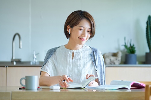 アロマセラピストになるための基本的なステップ