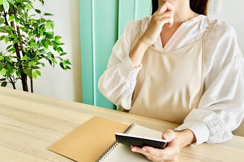 独学とスクール、どちらがコスパが良い？