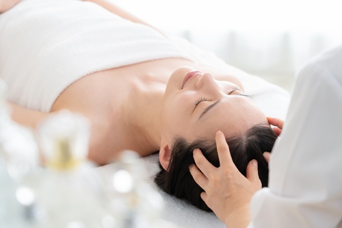 薄毛が気になる人がヘッドスパを受けるときの注意点
