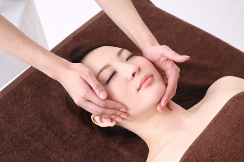 セルフケアのハンドマッサージで避けたい行為